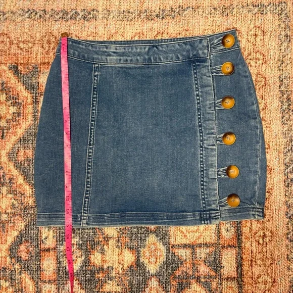 Free People Little Daisies Denim Mini Skirt size 2 - Picture 10 of 11